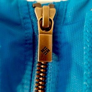 COLUMBIA blue and teal rain jacket with pockets